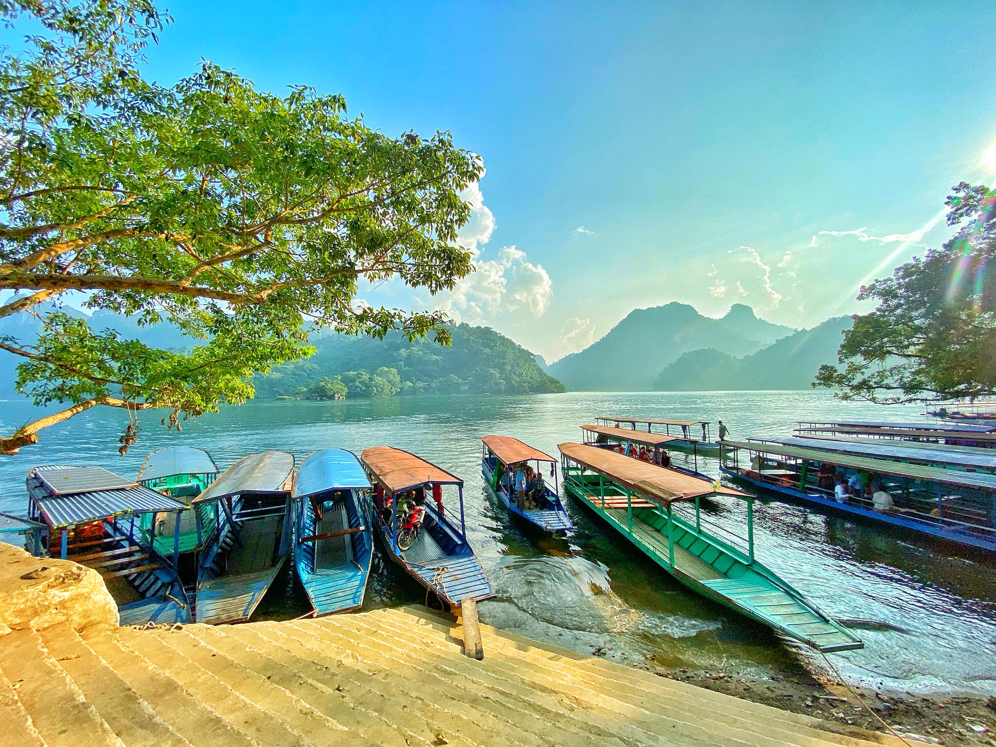 Bến thuyền thăm quan Hồ Ba Bể – Ảnh: ThuyHanh Phan