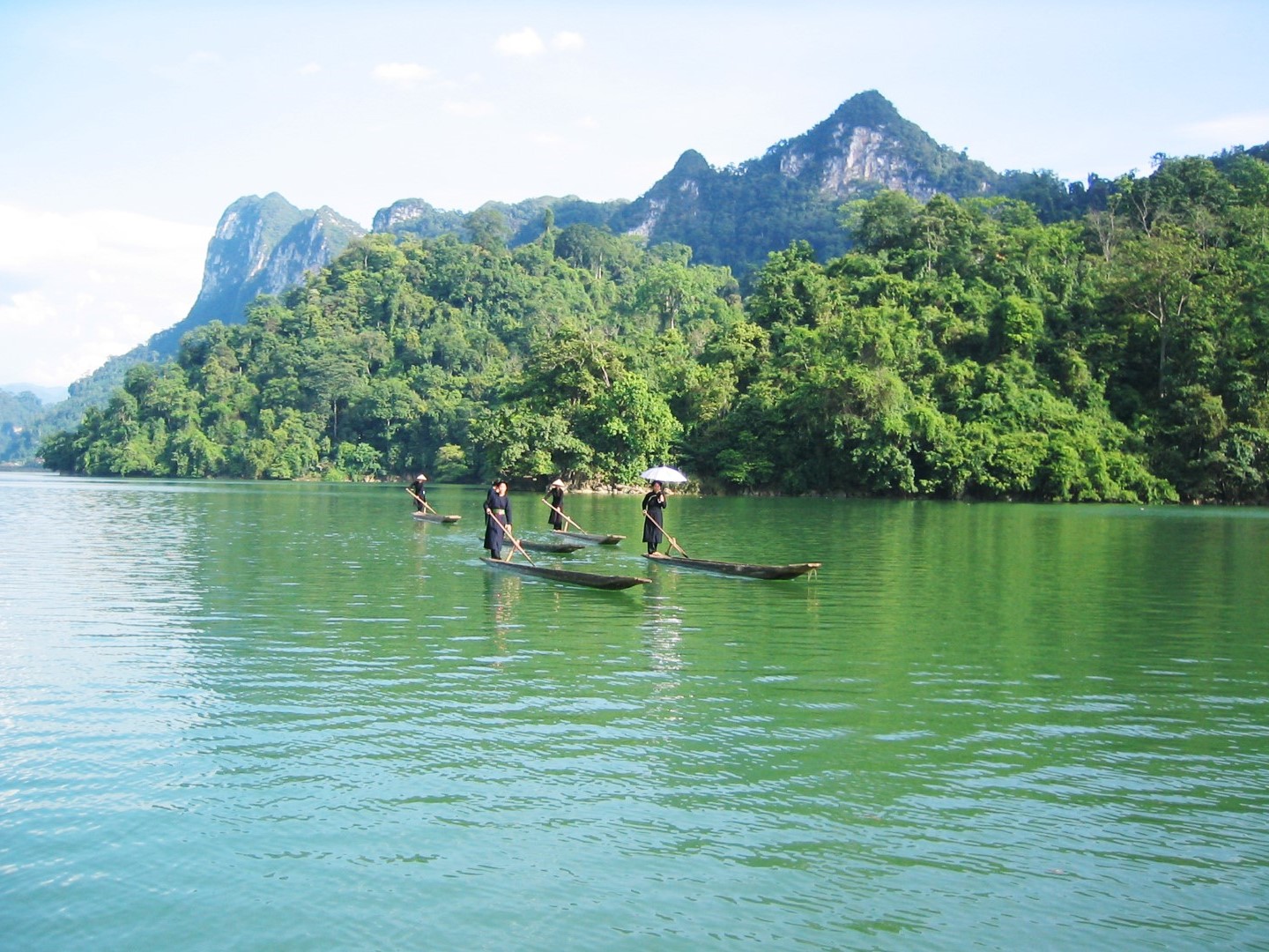 Tour-Cao-Bang-Ho-Ba-Be-Vietmoutain-Travel-12